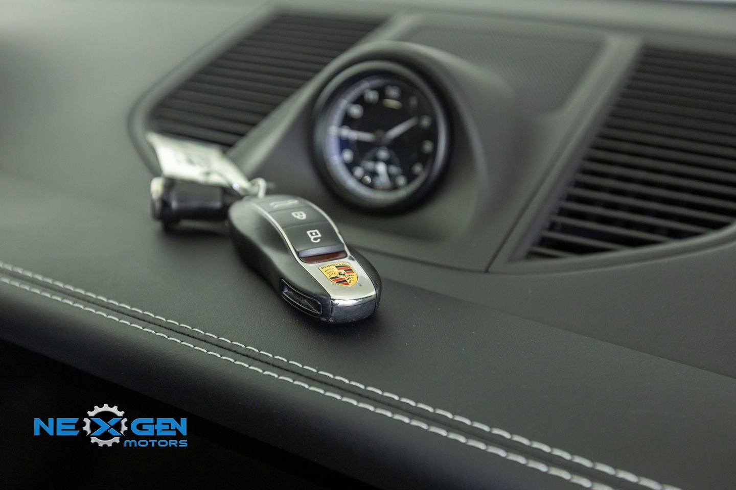 Used 2024 Porsche Macan AWD/4WD image 15