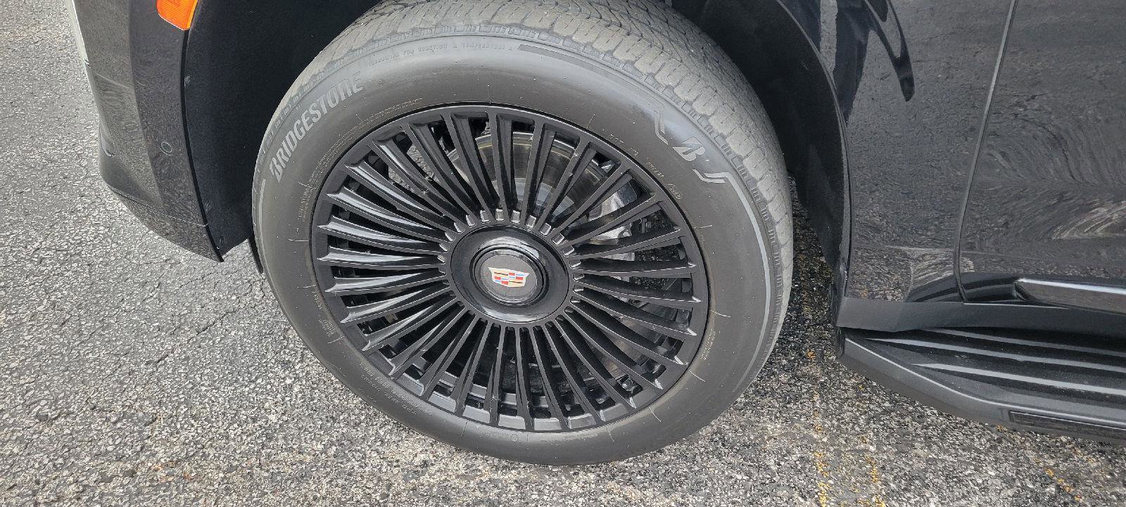 Used 2023 Cadillac Escalade Premium Luxury image 15