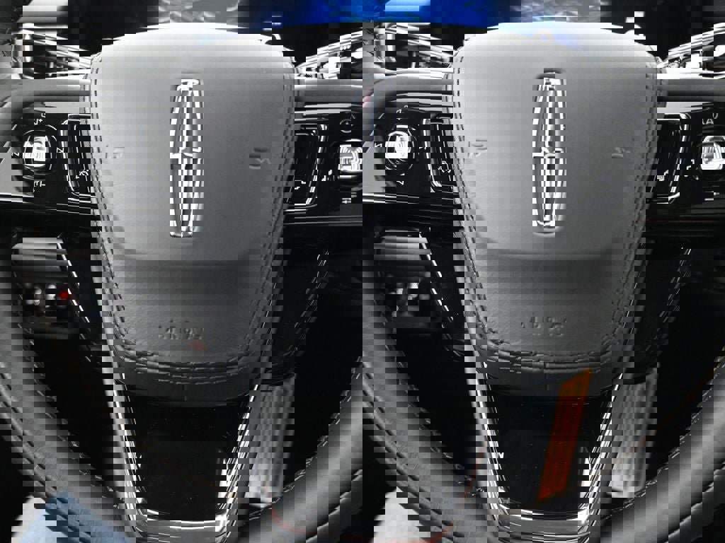 New 2026 Lincoln Aviator AWD image 23