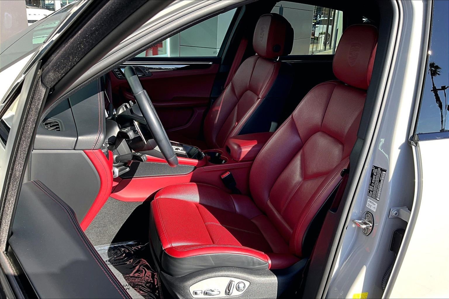 Used 2022 Porsche Macan S image 25