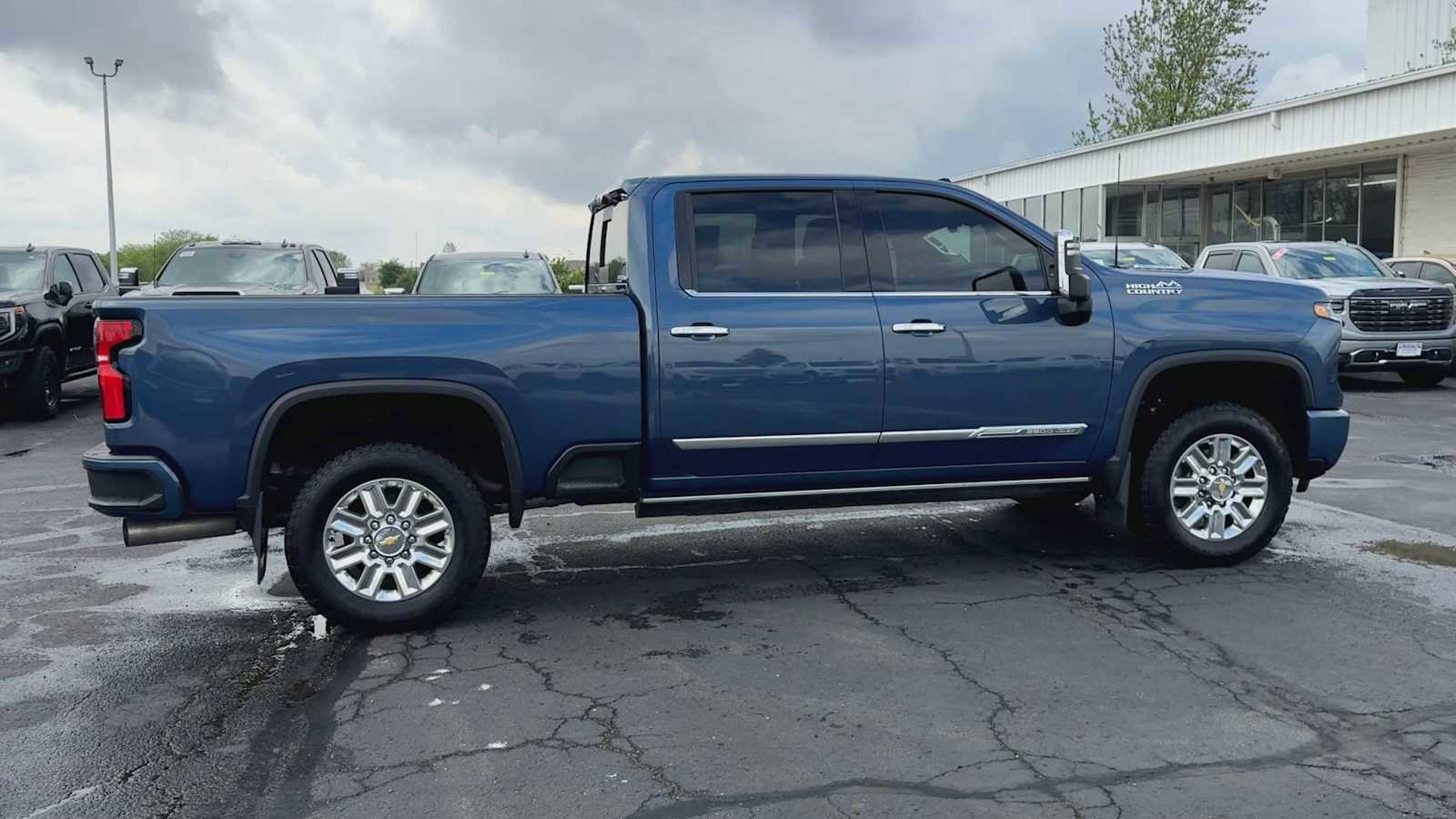Certified 2025 Chevrolet Silverado 2500 High Country w/ High Country Premium Package AWD/4WD image 9