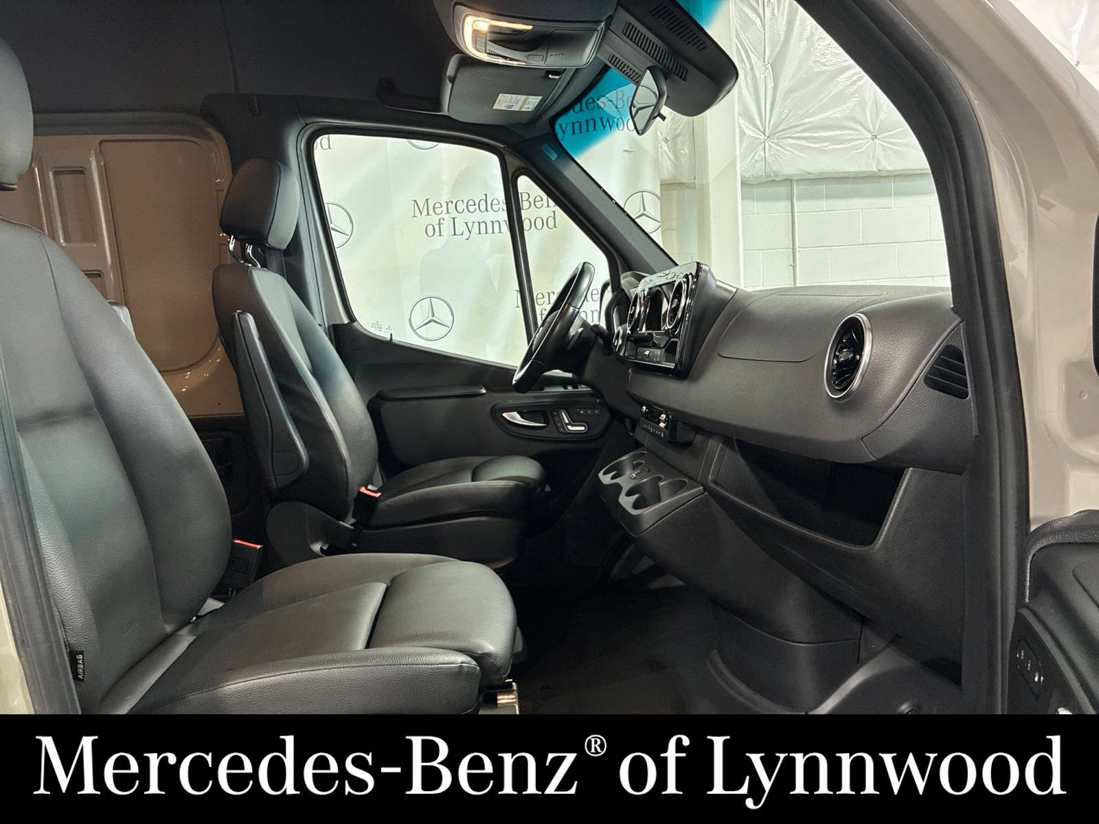 Used 2022 Mercedes-Benz Sprinter 2500 image 11