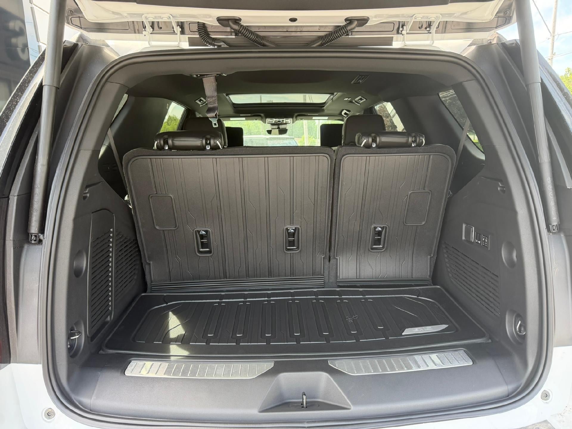 New 2026 GMC Yukon AT4 Ultimate w/ LPO, Floor Liner Package AWD/4WD image 5