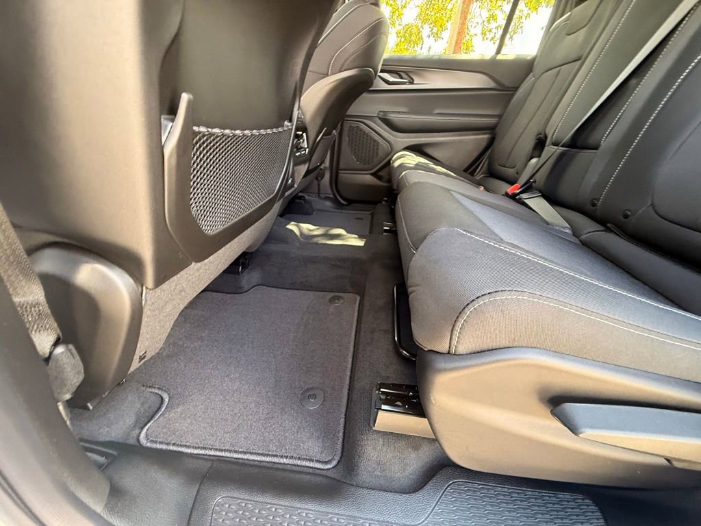 New 2026 Jeep Grand Cherokee L Laredo image 27