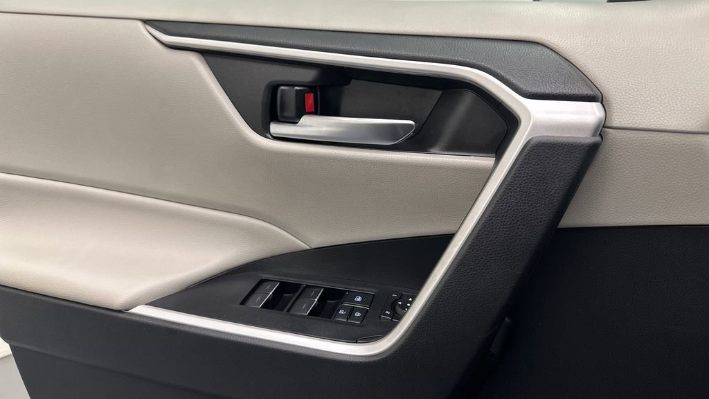 Certified 2022 Toyota RAV4 XLE w/ Convenience Package image 18