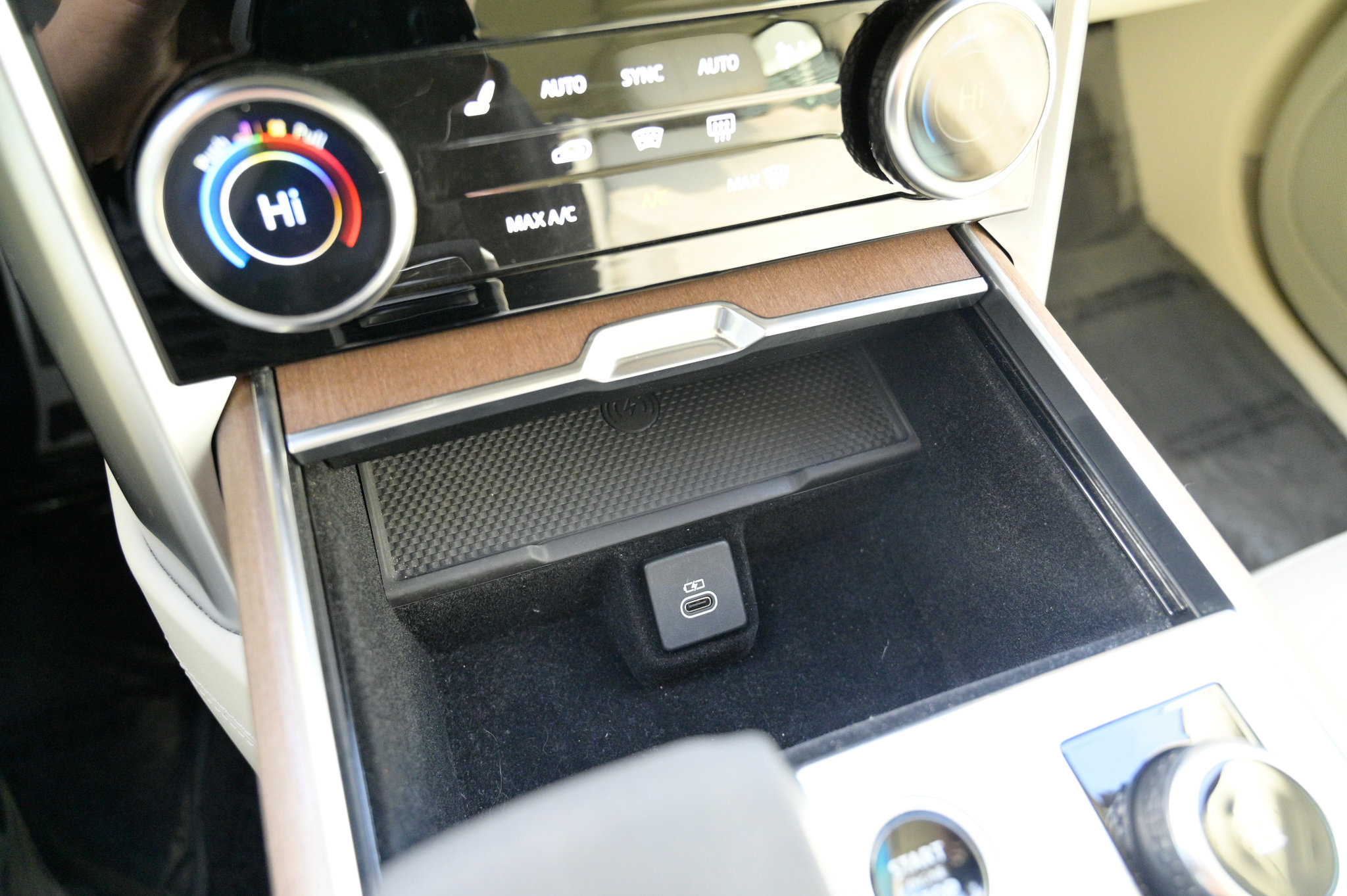 Used 2023 Land Rover Range Rover Autobiography image 28