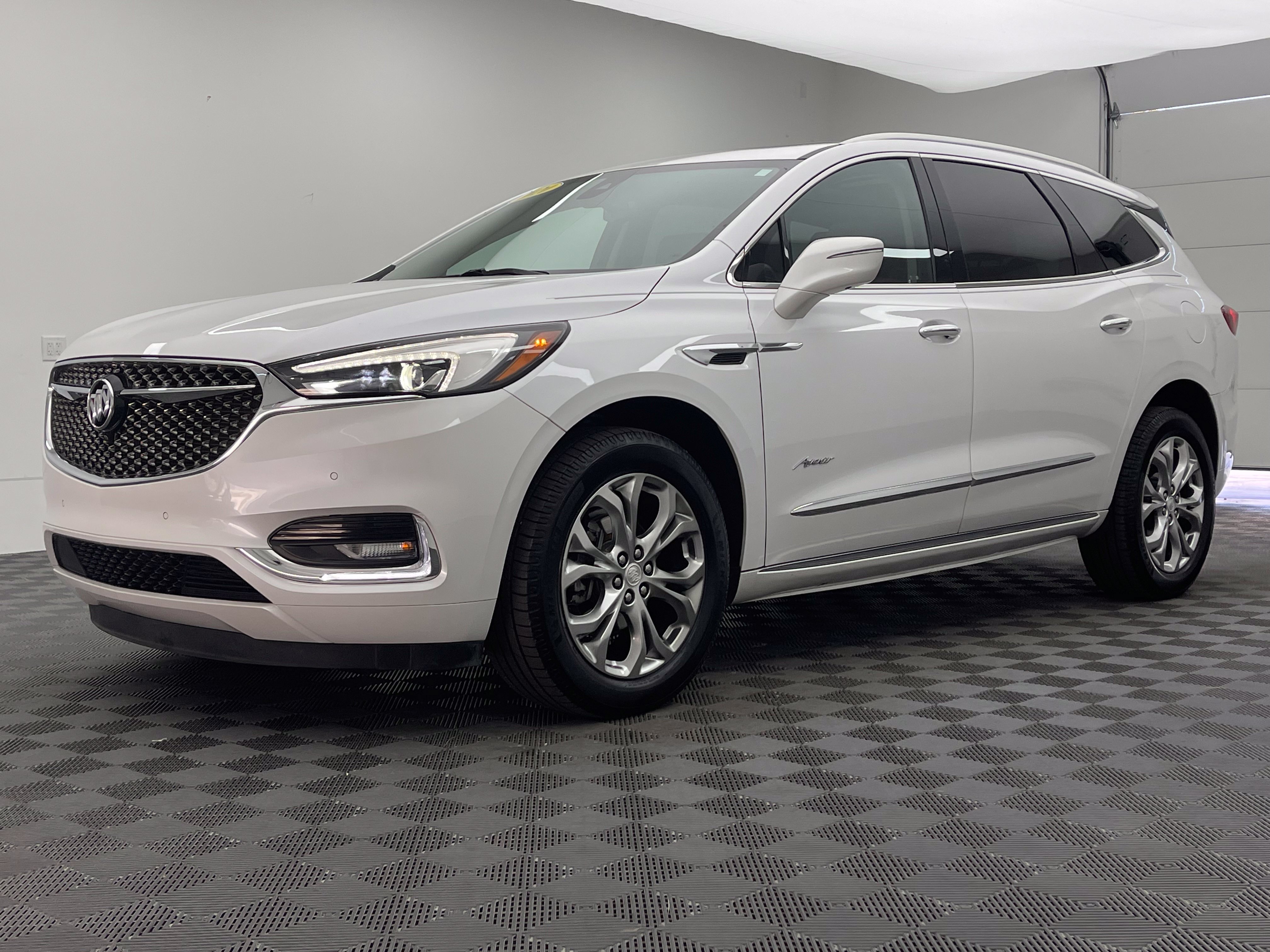 Used 2020 Buick Enclave Avenir w/ Avenir Technology Package FWD image 2