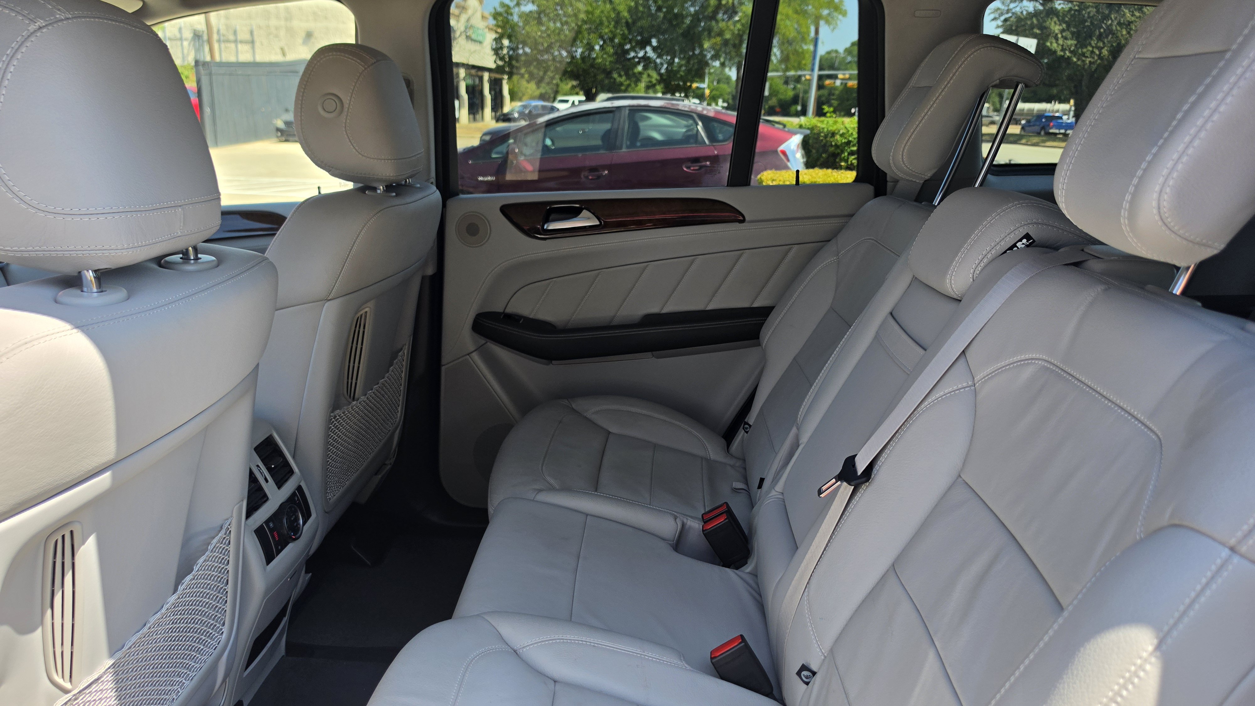 Used 2015 Mercedes-Benz GL 320 BlueTEC 4MATIC w/ Premium I Package image 23