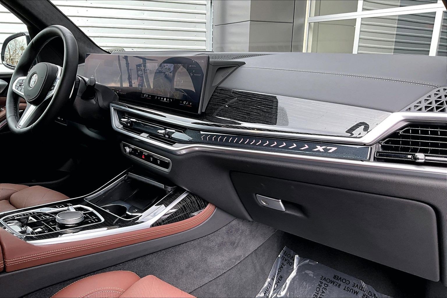 Used 2025 BMW X7 xDrive40i w/ M Sport Package image 16