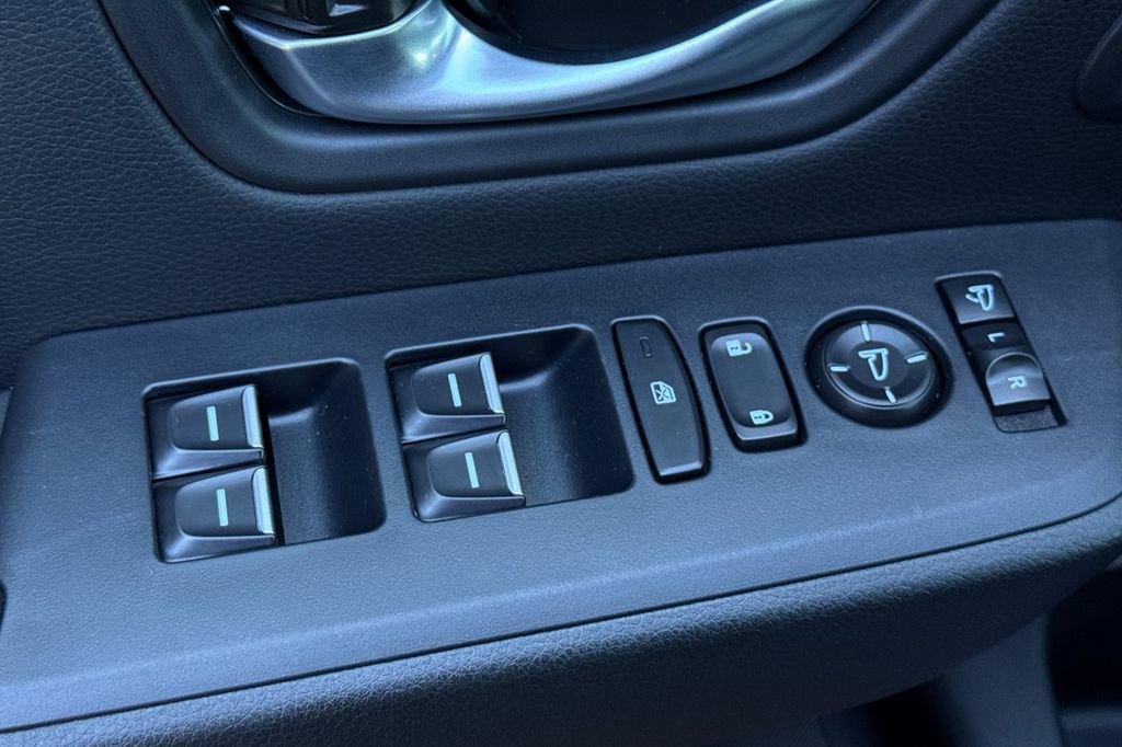 Used 2025 Honda Pilot TrailSport image 12