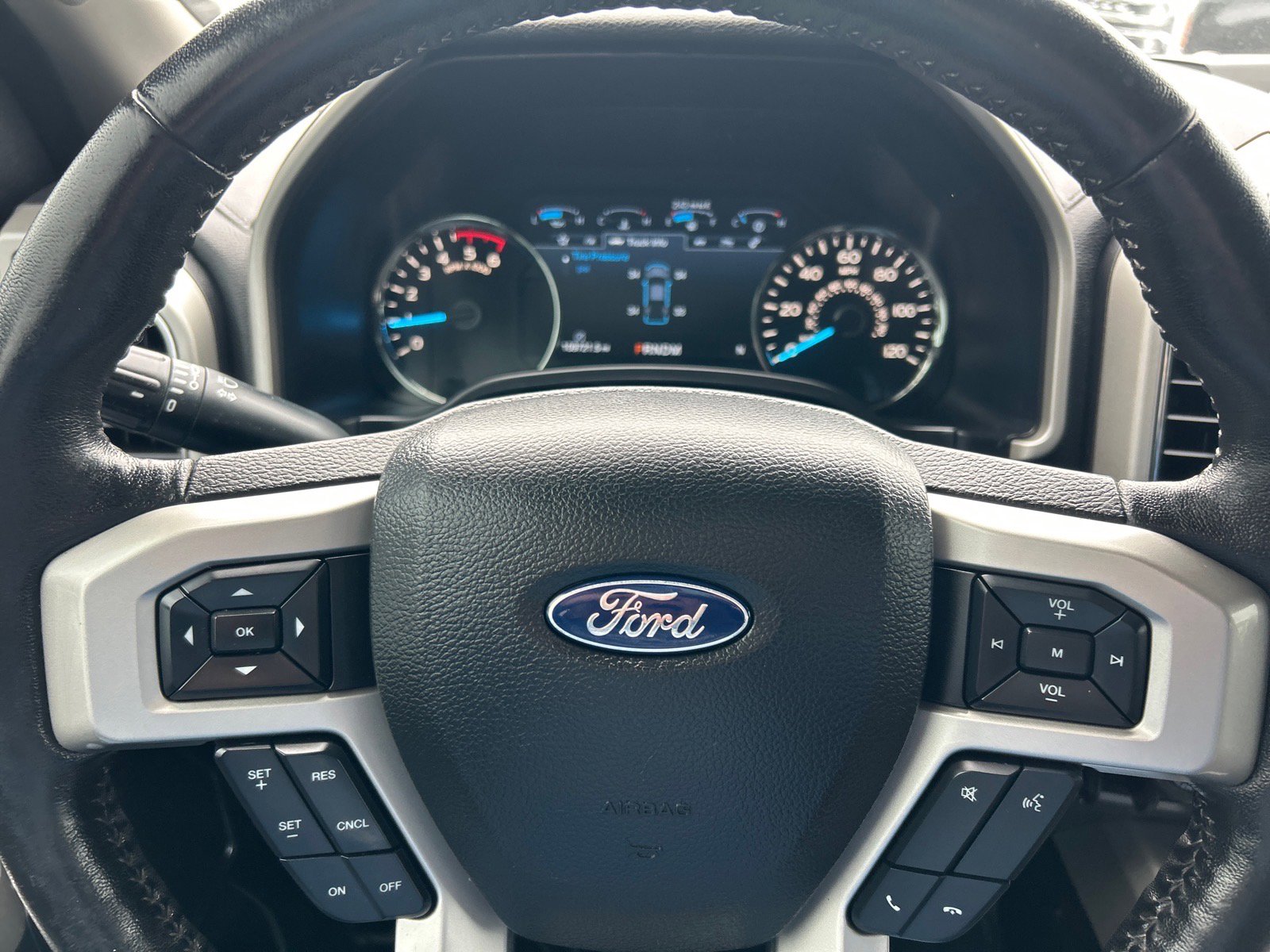 Used 2018 Ford F150 Lariat w/ Equipment Group 502A Luxury AWD/4WD image 24