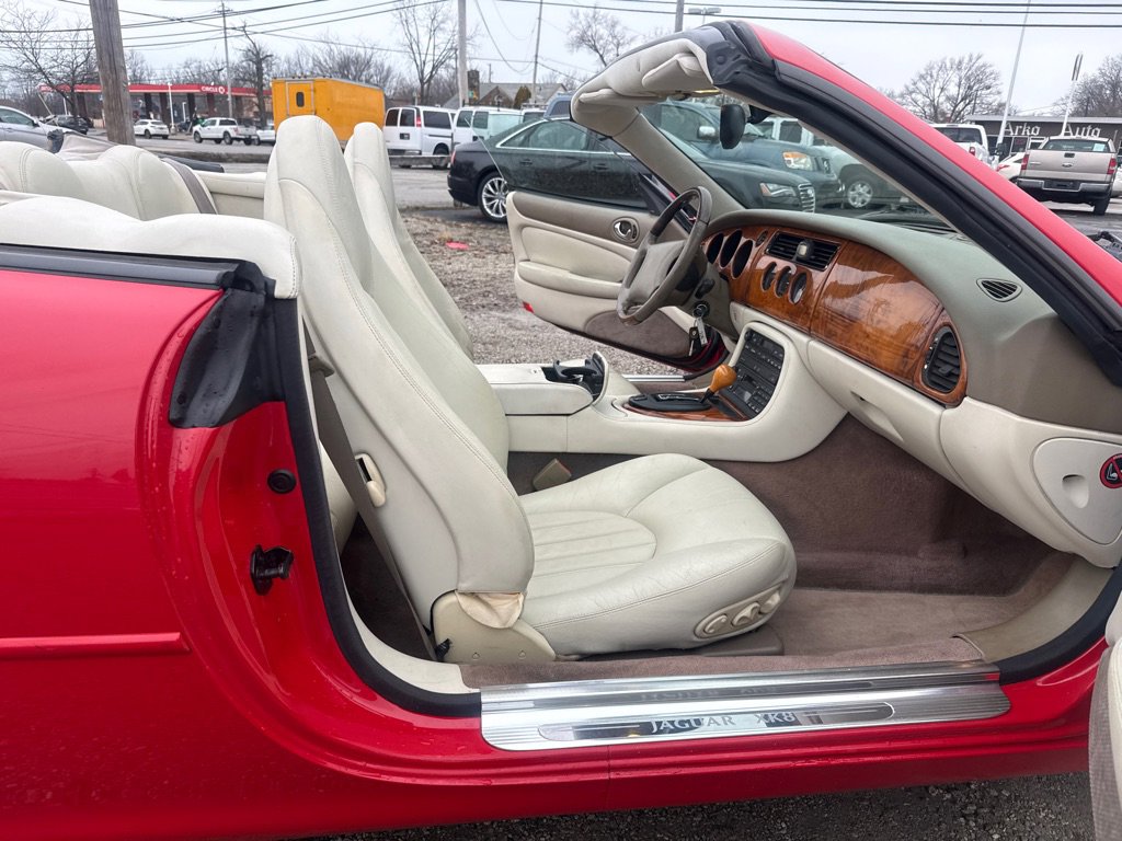 Used 2000 Jaguar XK8 Convertible image 11