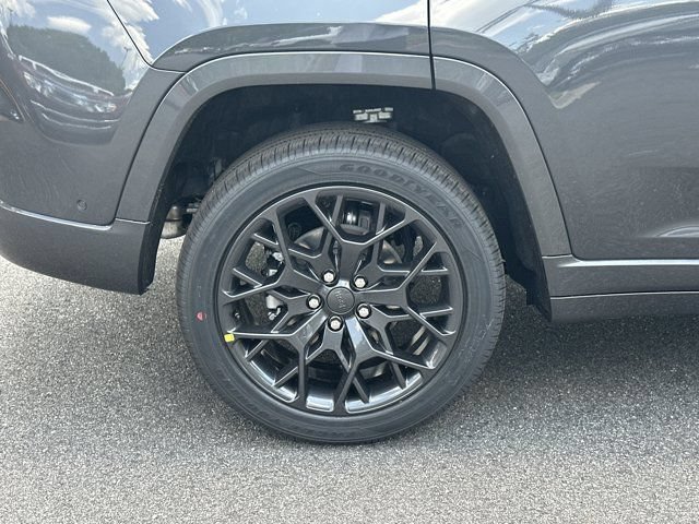 New 2026 Jeep Grand Cherokee Summit w/ Obsidian Package AWD/4WD image 17
