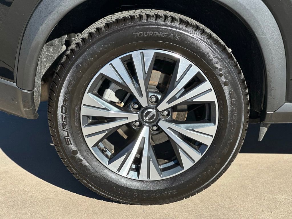 Used 2023 Nissan Rogue SV image 30