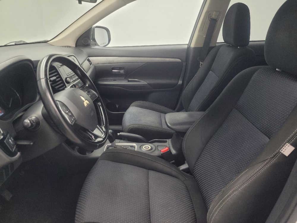 Used 2016 Mitsubishi Outlander SE AWD/4WD image 17