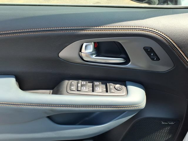 New 2027 Chrysler Pacifica Pinnacle FWD image 5