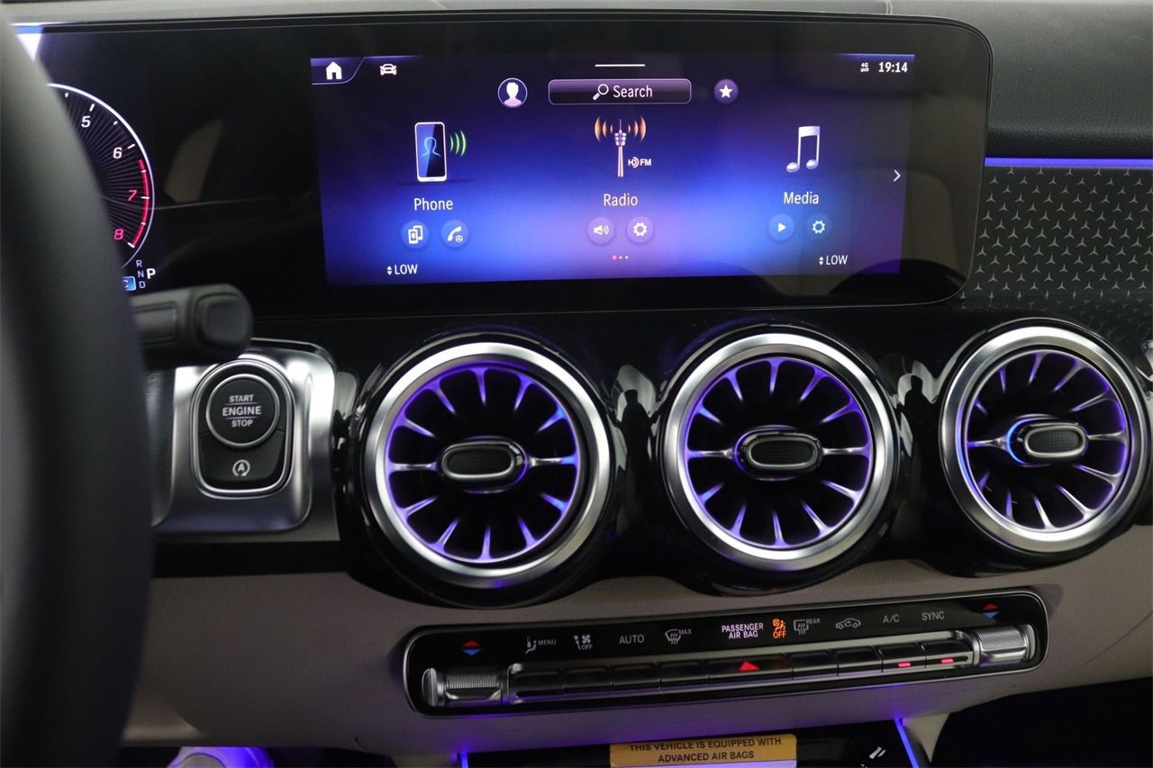 New 2025 Mercedes-Benz GLB 250 image 6