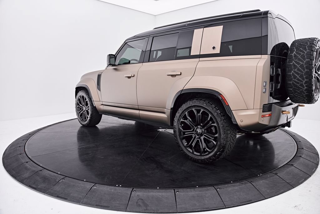 Used 2025 Land Rover Defender 110 AWD/4WD image 18