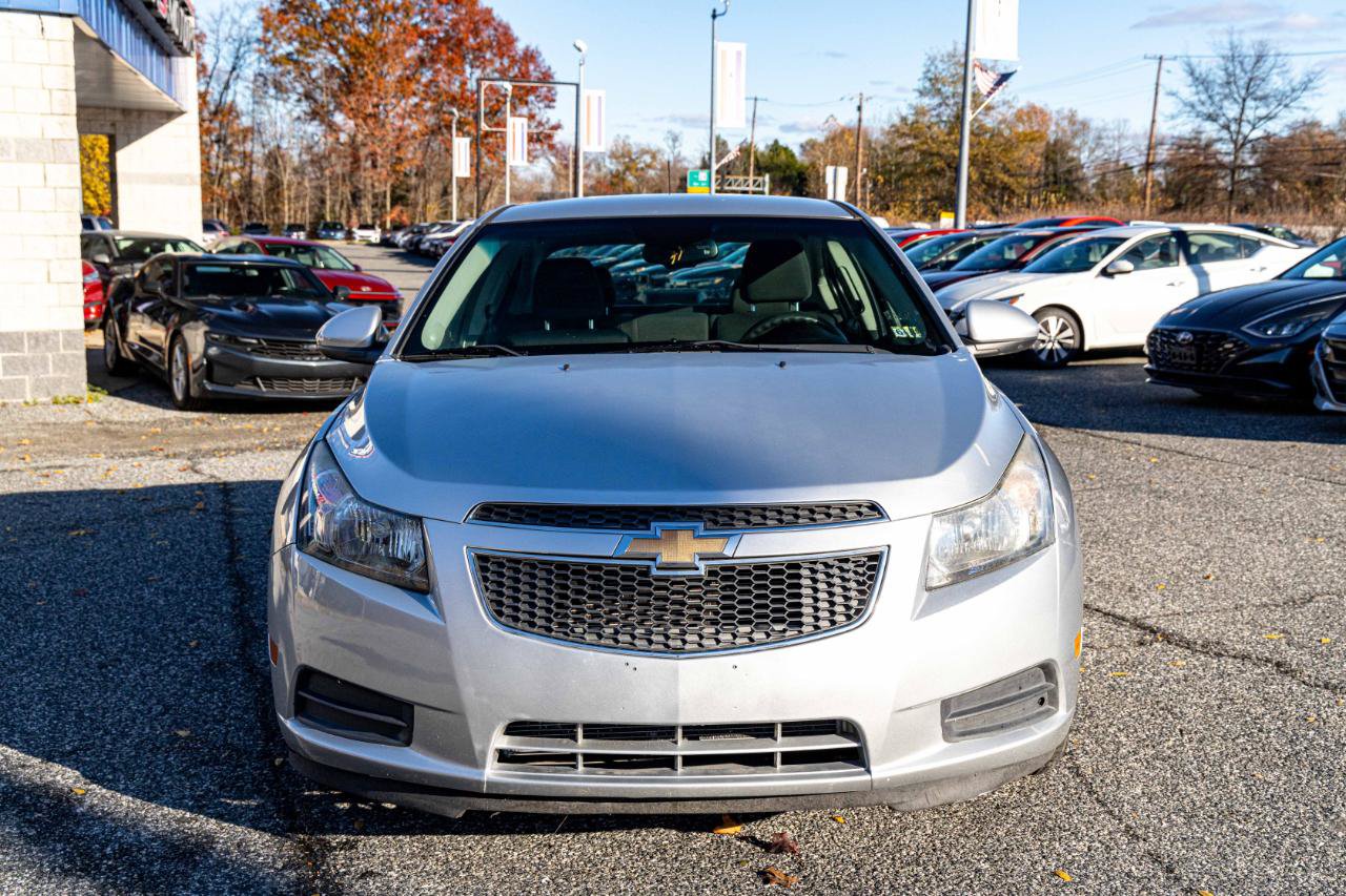 Used 2016 Chevrolet Cruze LT FWD image 2