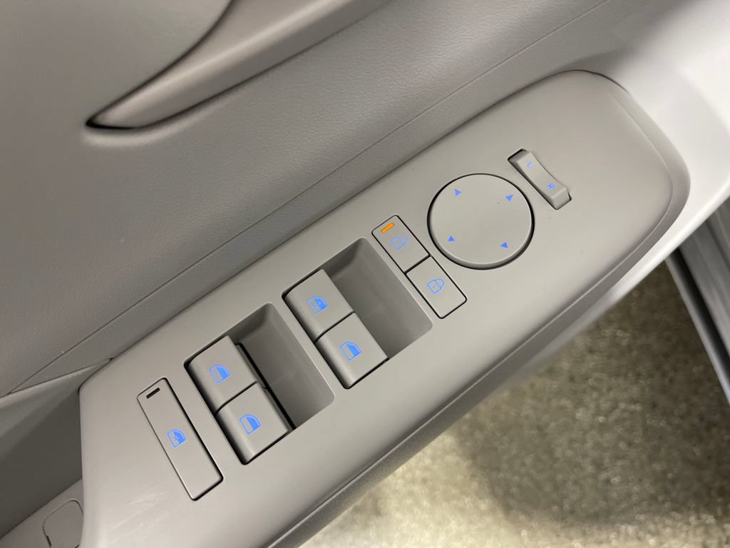 Certified 2024 Hyundai Kona SEL FWD image 18