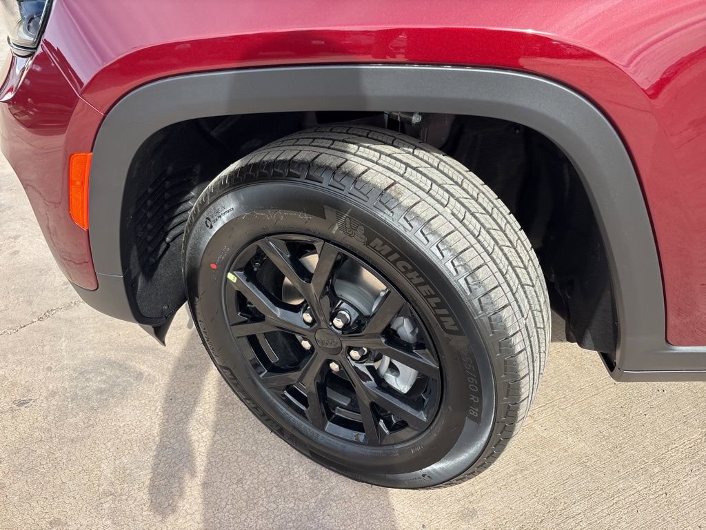 New 2025 Jeep Grand Cherokee Altitude image 9
