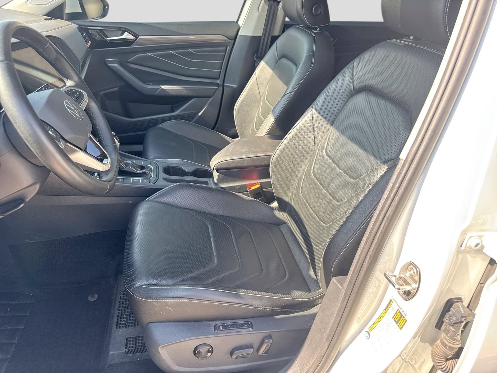 Used 2024 Volkswagen Jetta SEL FWD image 18