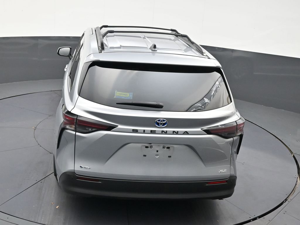 Used 2025 Toyota Sienna XLE image 15