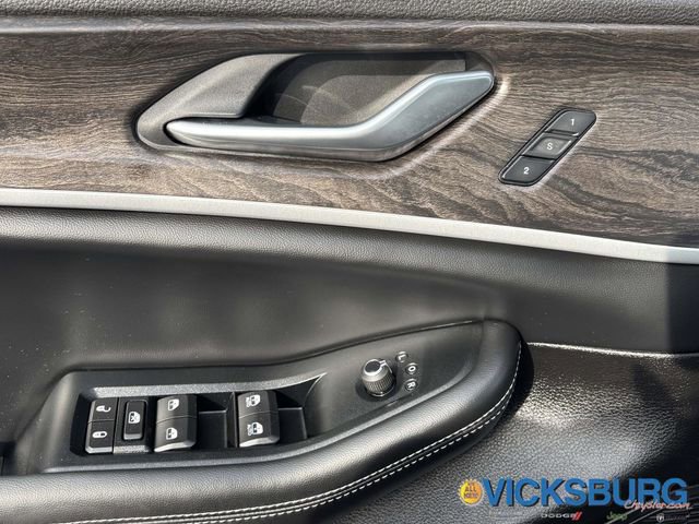 New 2025 Jeep Grand Cherokee Limited image 15