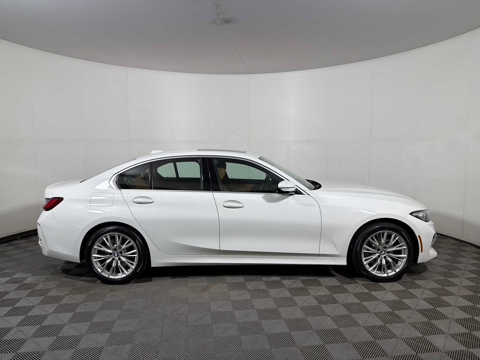Used 2024 BMW 330i xDrive Sedan w/ Convenience Package AWD/4WD image 7