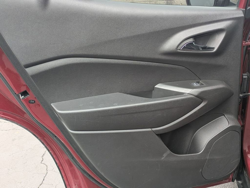 Used 2025 Chevrolet Trax LT w/ LT Convenience Package image 23