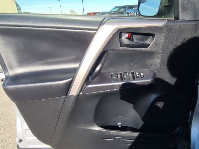 Used 2018 Toyota RAV4 LE image 11