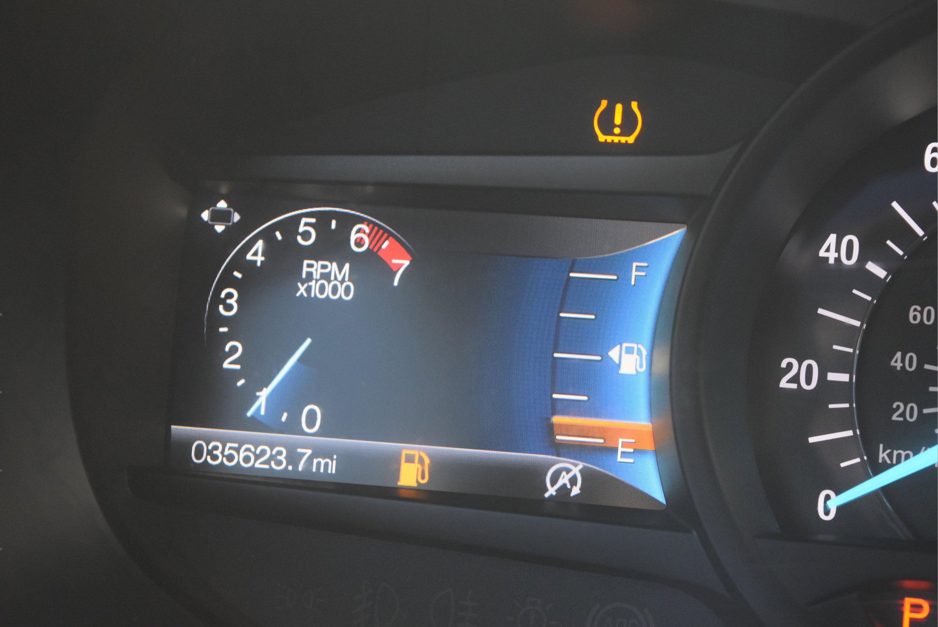 Used 2022 Ford Edge ST-Line w/ Cargo Accessory Package image 14