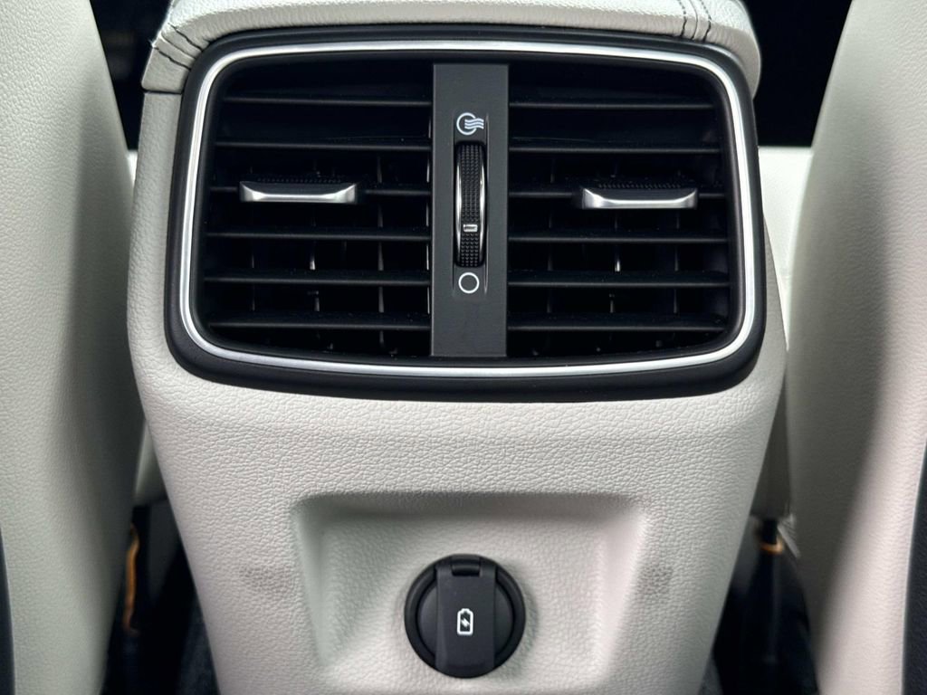 Used 2023 Genesis G70 2.0T RWD image 16