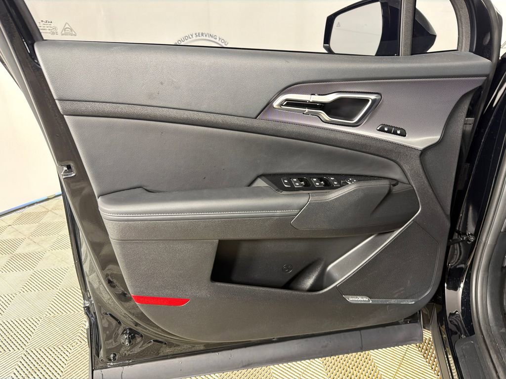 Used 2025 Kia Sportage SX image 12