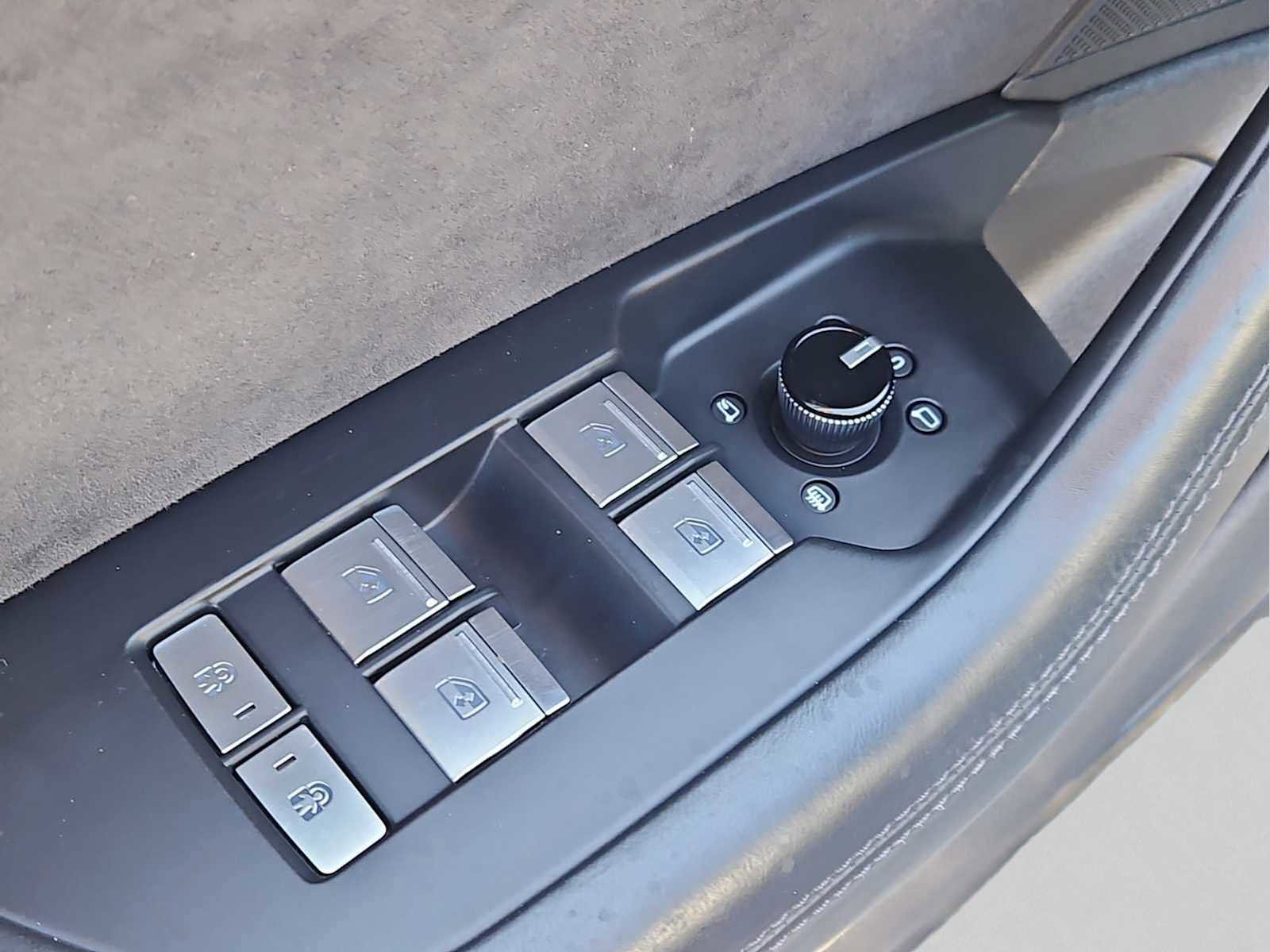 Certified 2021 Audi RS 6 w/ Carbon Optic Package image 12