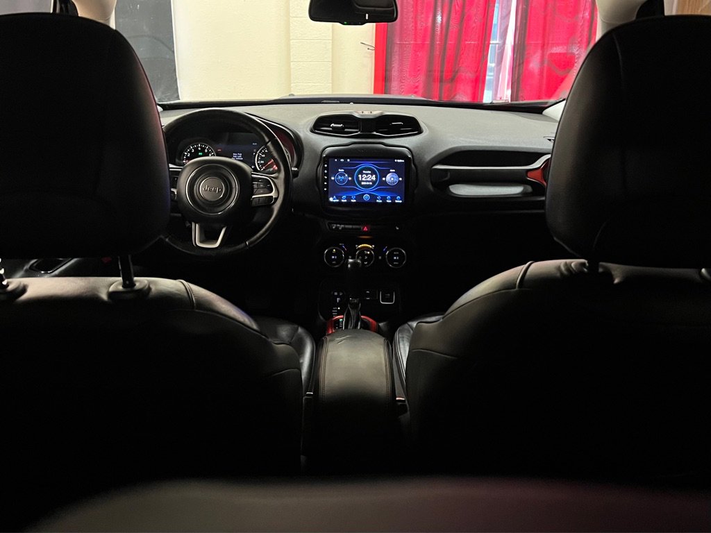 Used 2017 Jeep Renegade Trailhawk w/ Premium Trailhawk Package AWD/4WD image 16