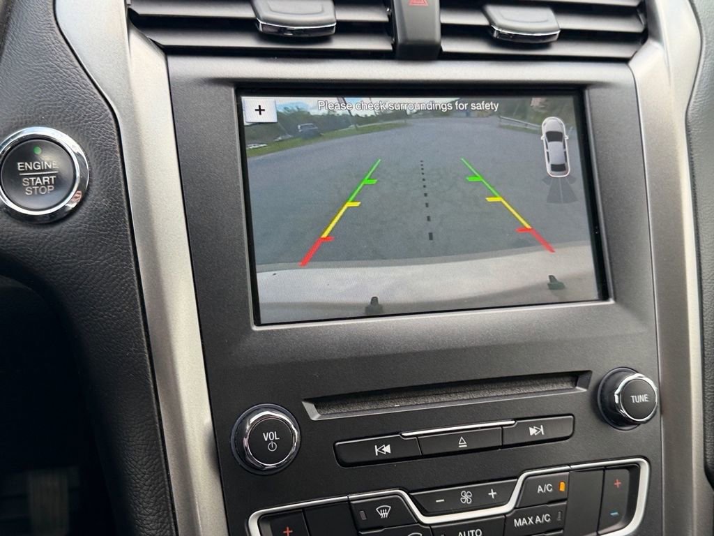 Used 2017 Ford Fusion SE w/ Equipment Group 201A image 26