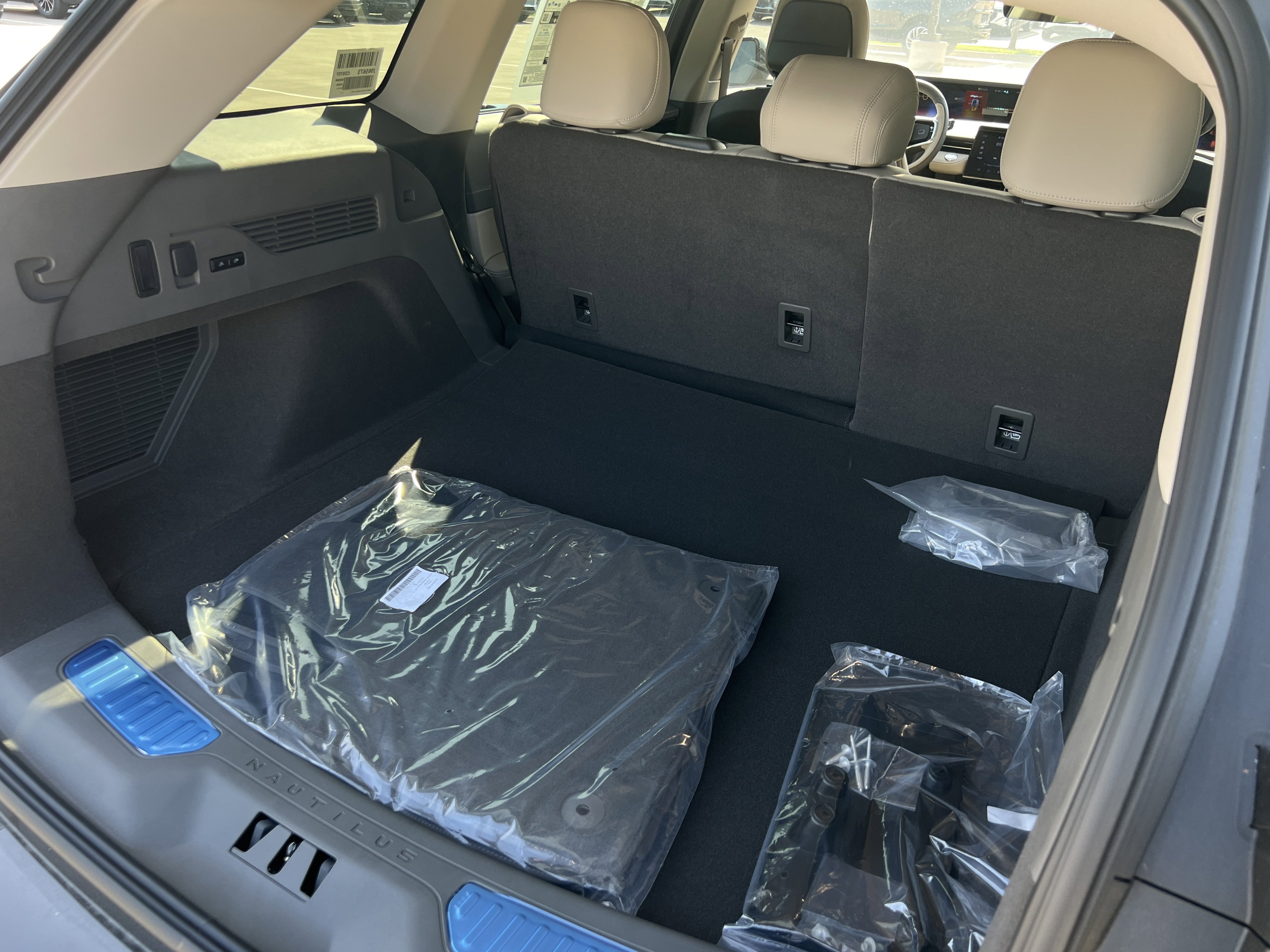 New 2025 Lincoln Nautilus Premier w/ Equipment Group 102A image 30