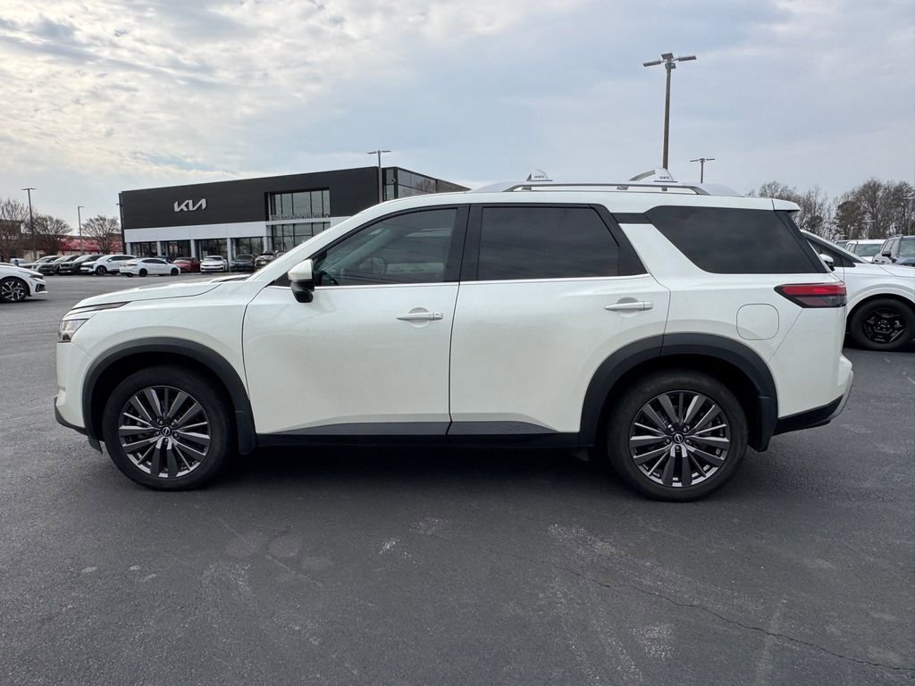 Used 2023 Nissan Pathfinder SL w/ SL Premium Package image 6