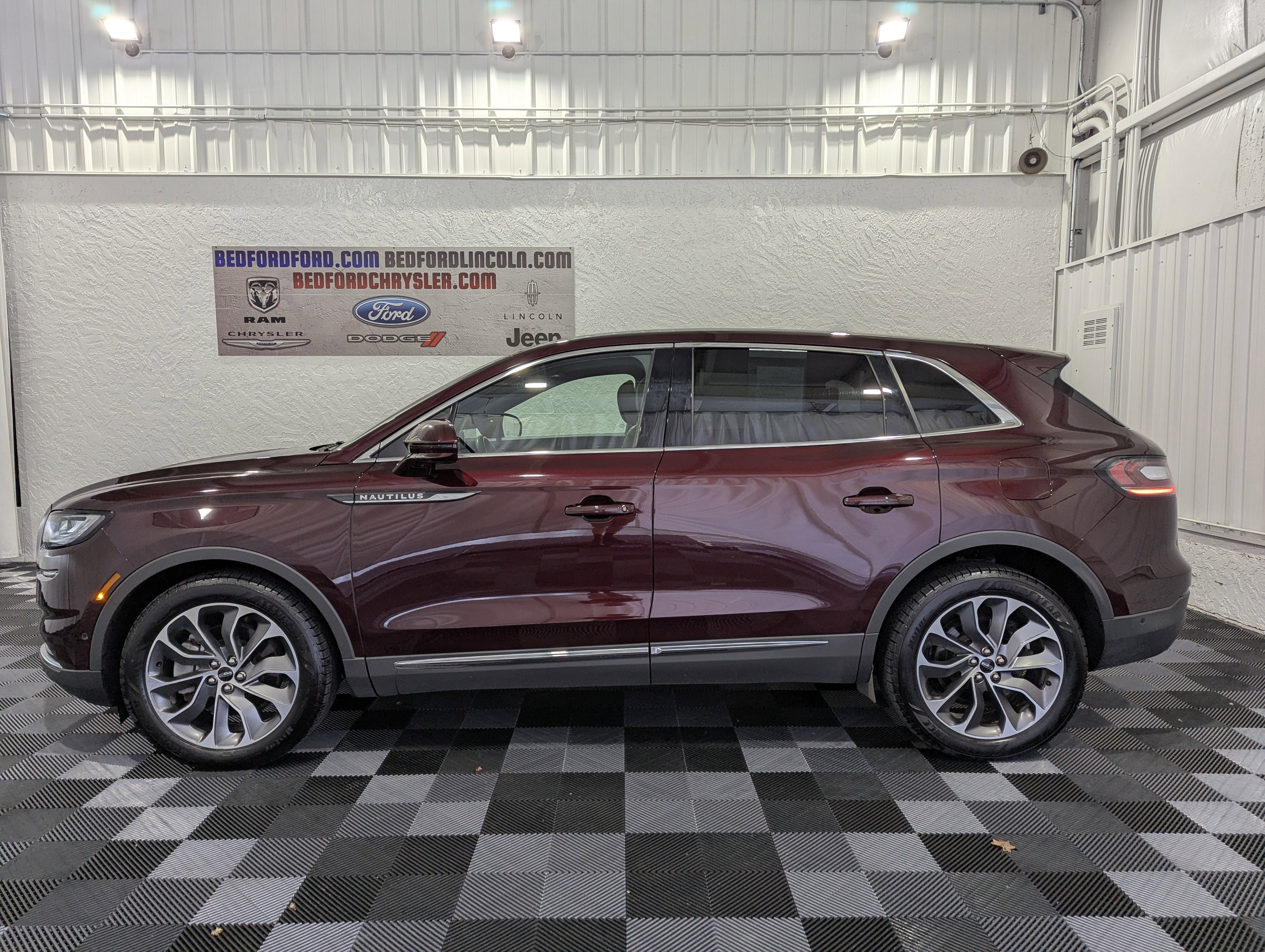 Used 2022 Lincoln Nautilus Reserve w/ Equipment Group 201A AWD/4WD image 2