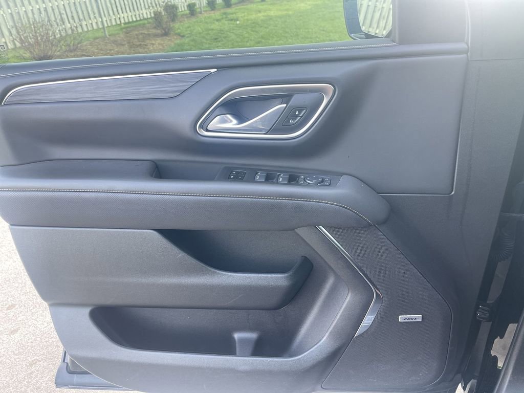 Used 2024 GMC Yukon SLT w/ SLT Luxury Package image 24