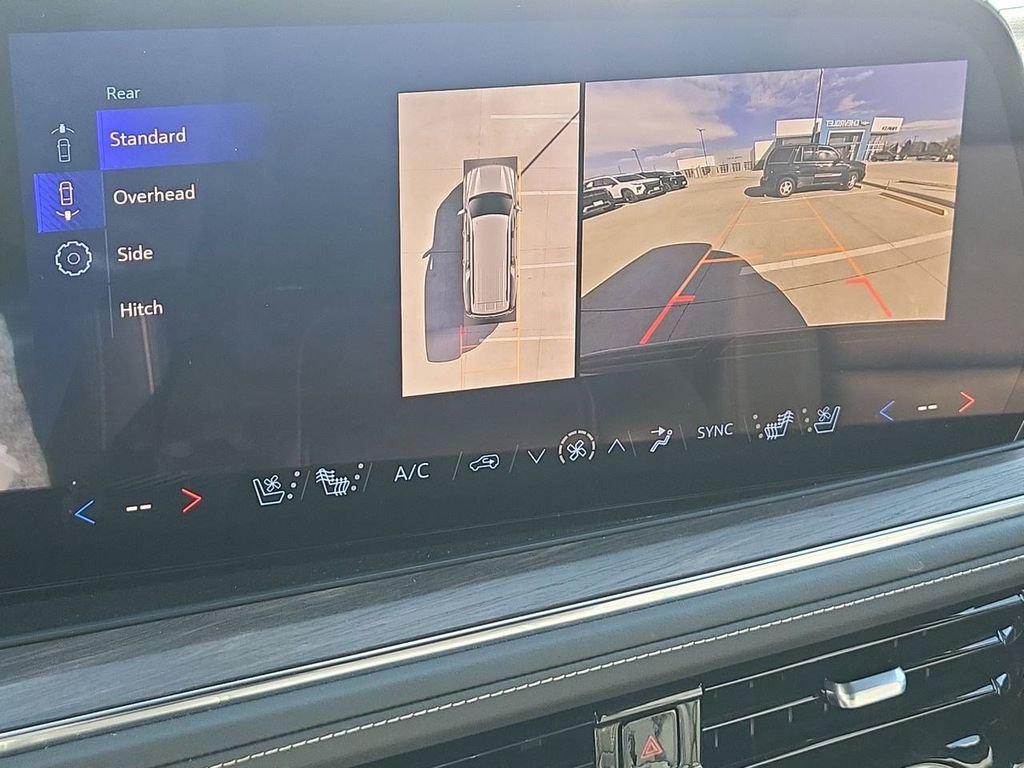 Used 2025 Chevrolet Suburban Premier image 21