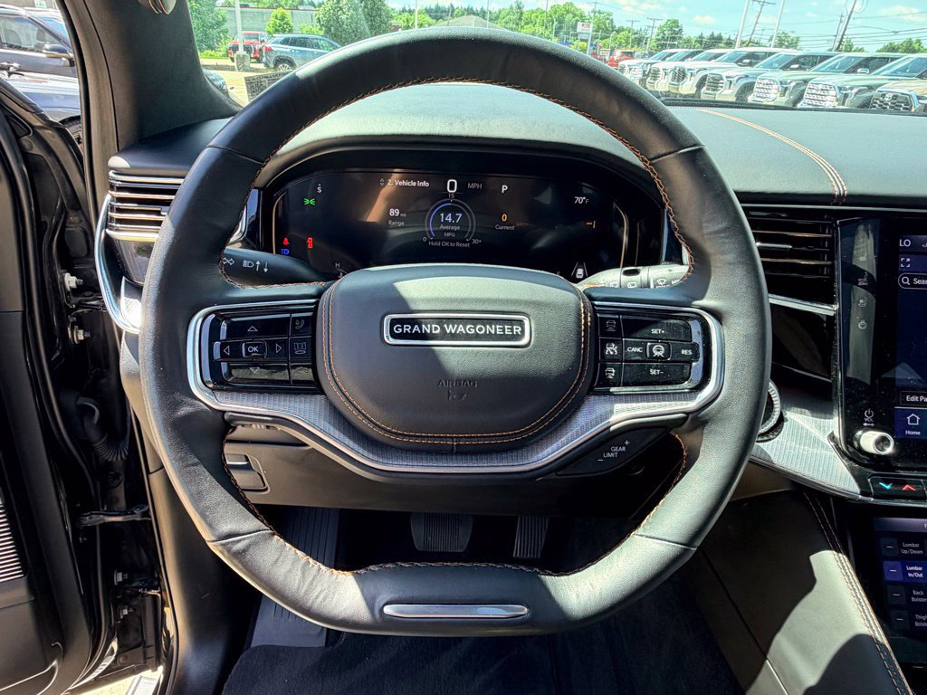 Used 2022 Jeep Grand Wagoneer Series III w/ Rear Seat Video Group 1 AWD/4WD image 15