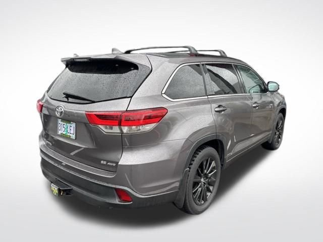 Used 2018 Toyota Highlander SE image 2