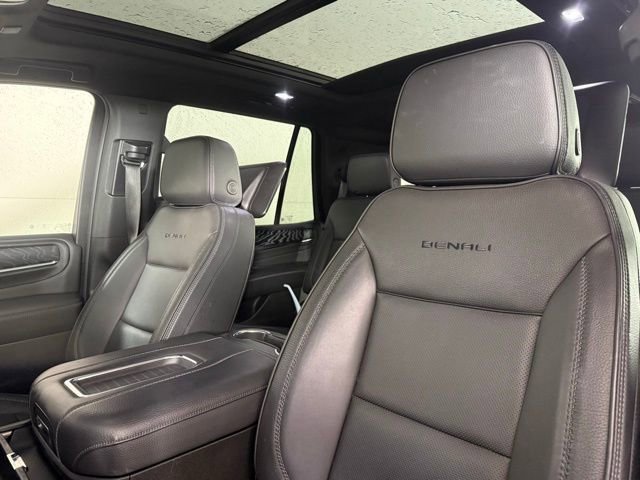 Used 2023 GMC Yukon Denali w/ Denali Reserve Package image 5