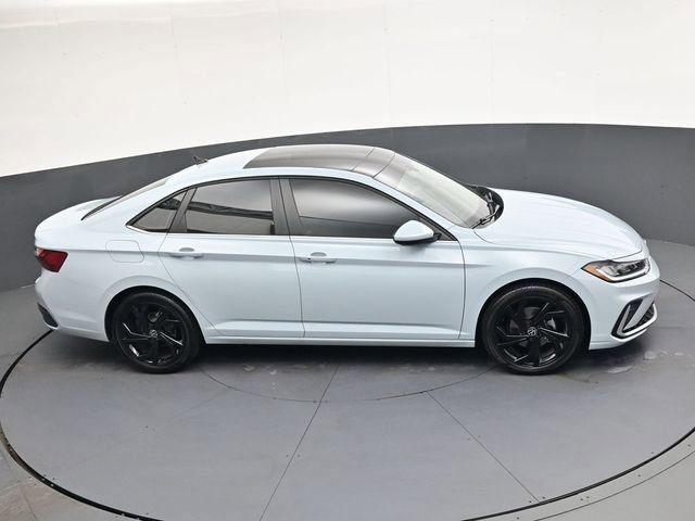 Used 2025 Volkswagen Jetta SE image 21