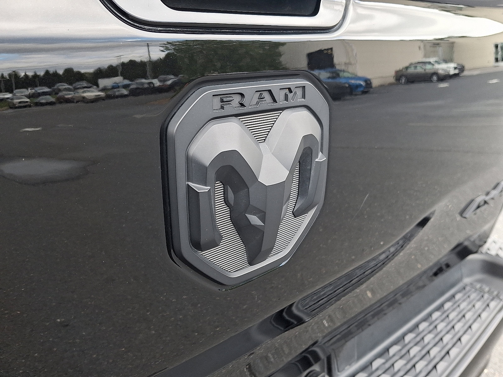 Used 2024 RAM 1500 Laramie image 30