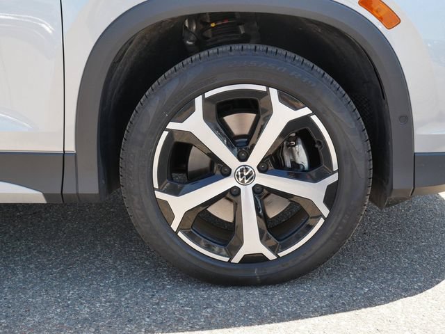 Certified 2025 Volkswagen Tiguan SE AWD/4WD image 9