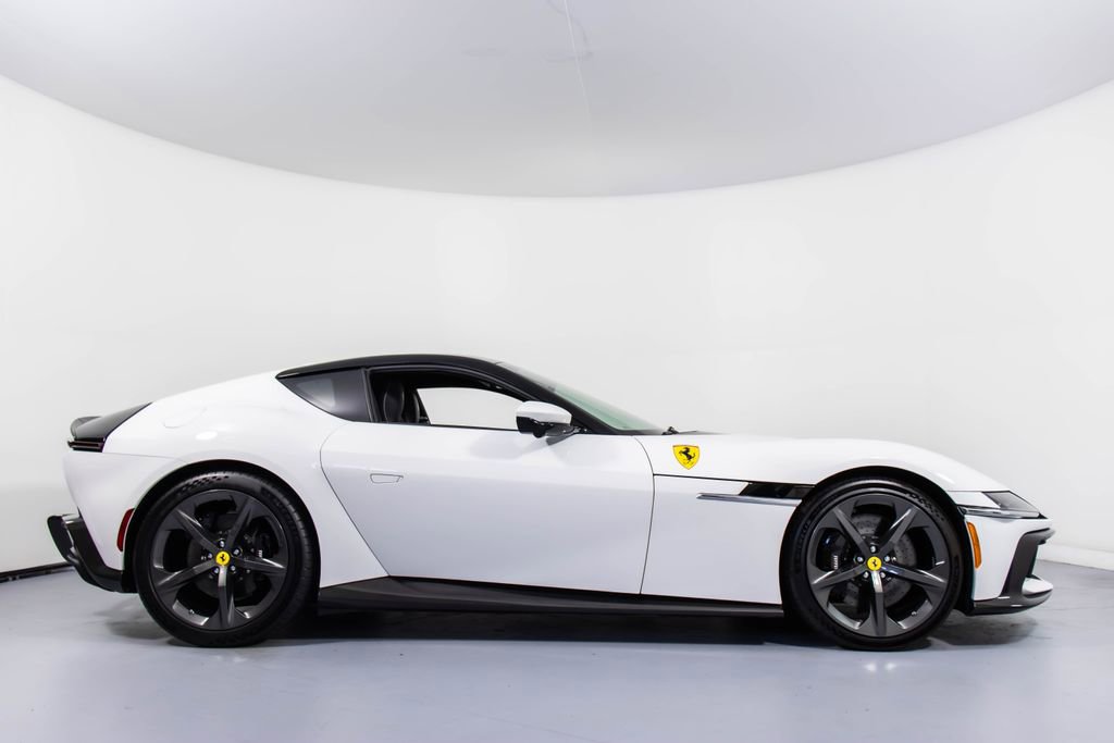 Certified 2025 Ferrari 12Cilindri image 3