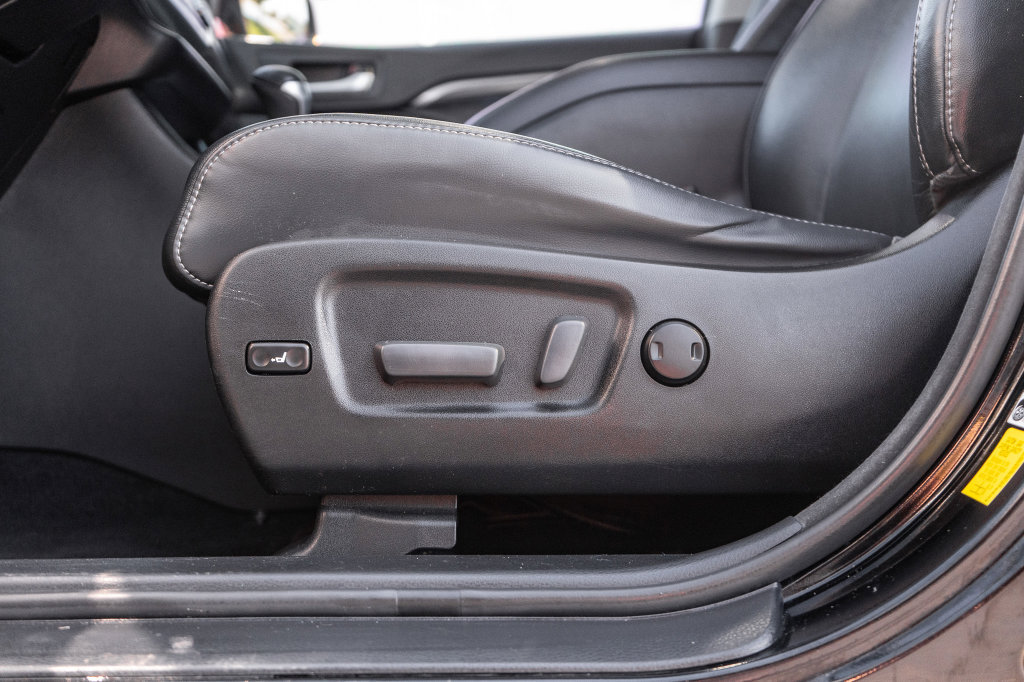 Used 2017 Toyota Highlander SE AWD/4WD image 20